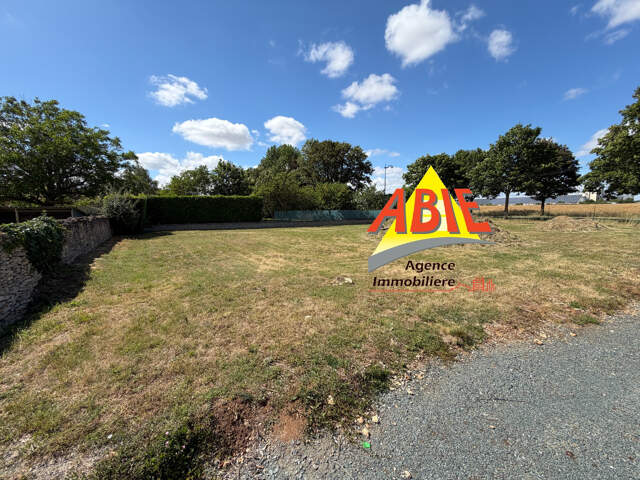 Terrain constructible viabilisé à vendre   Benet — photo du bien