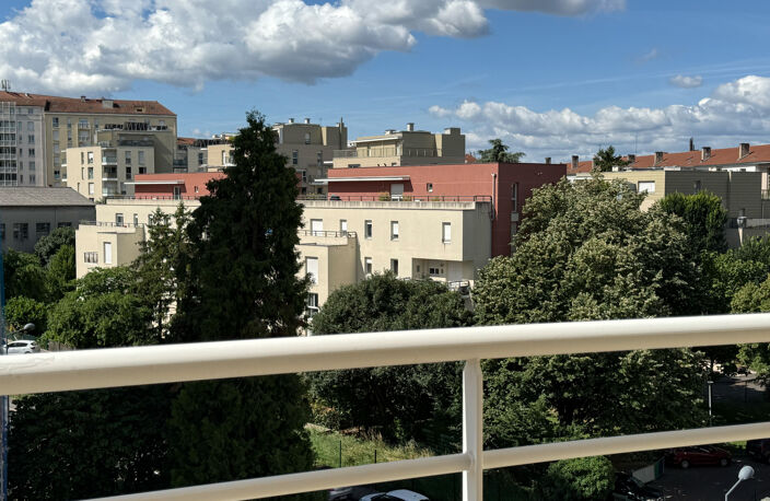 Appartement T3 de 68 m2 avec terrasse et garage   Villeurban — photo 2