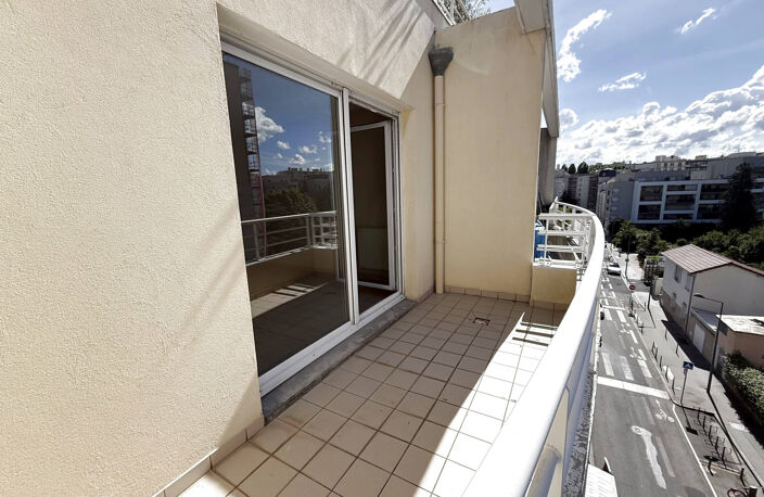 Appartement T3 de 68 m2 avec terrasse et garage   Villeurban — photo 3