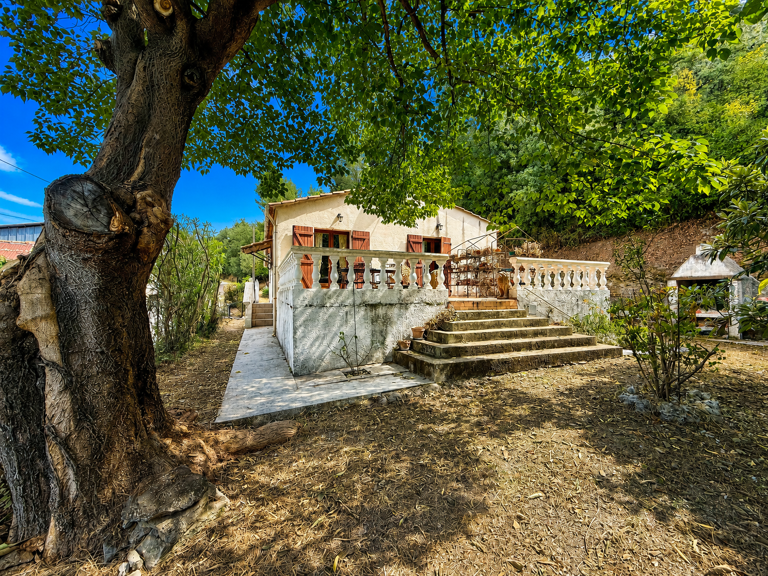 villa T4 de plain pied  sur 1025 m2  de terrain — photo 1