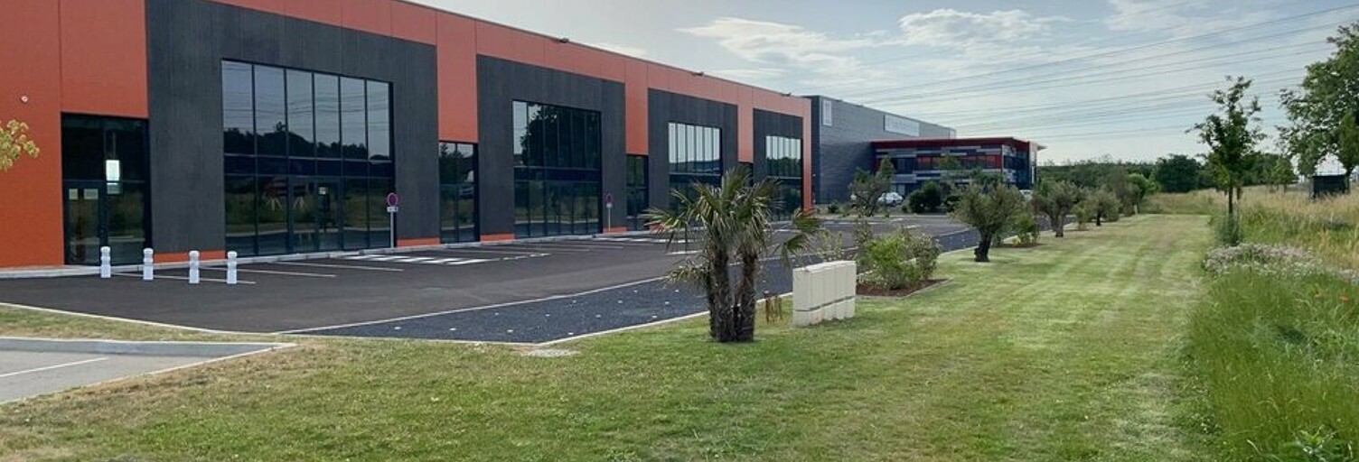 Commerce  1111 m² à louer à Saint-Quentin-Fallavier (38070)