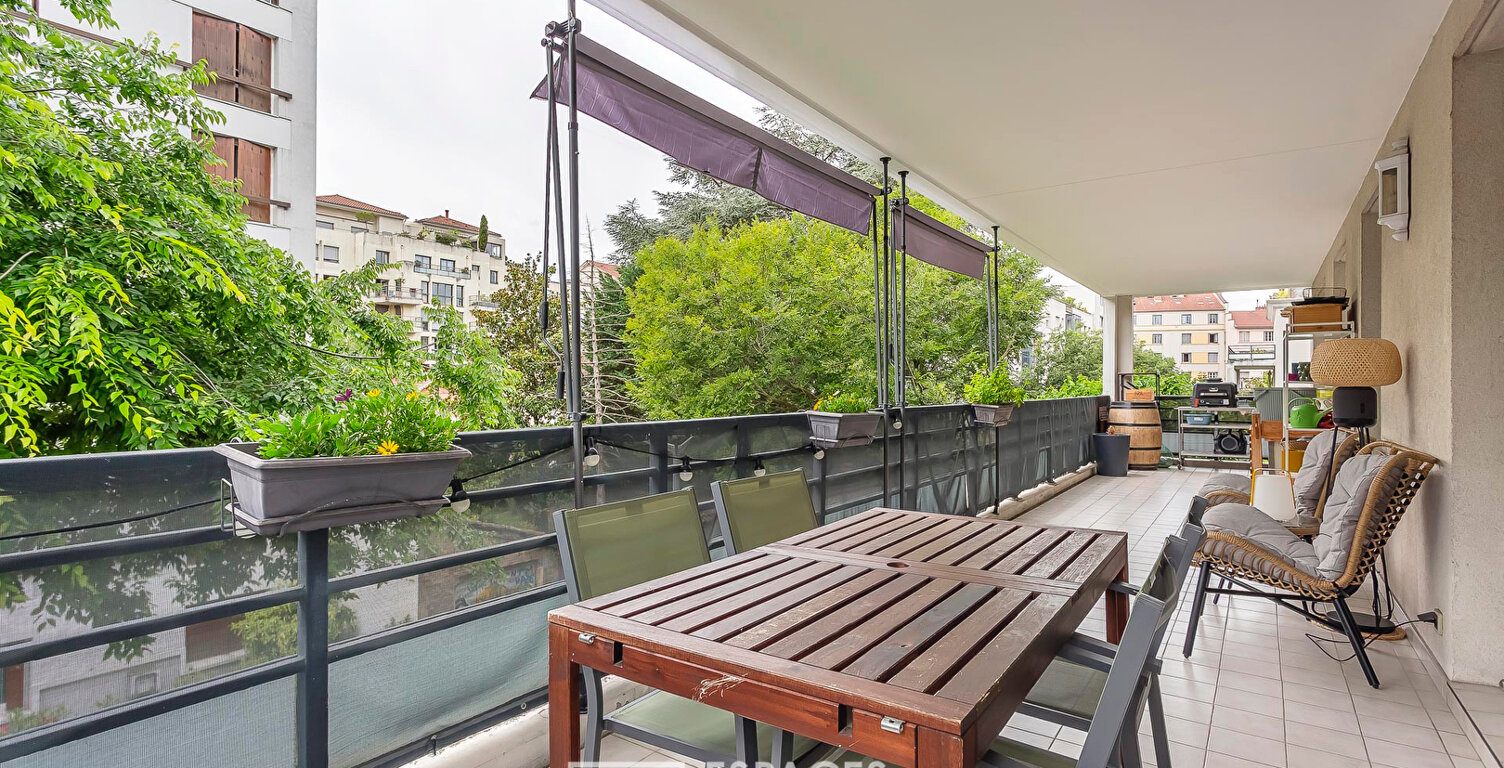 Appartement contemporain avec terrasse et son garage double proche Monplaisir — photo 1