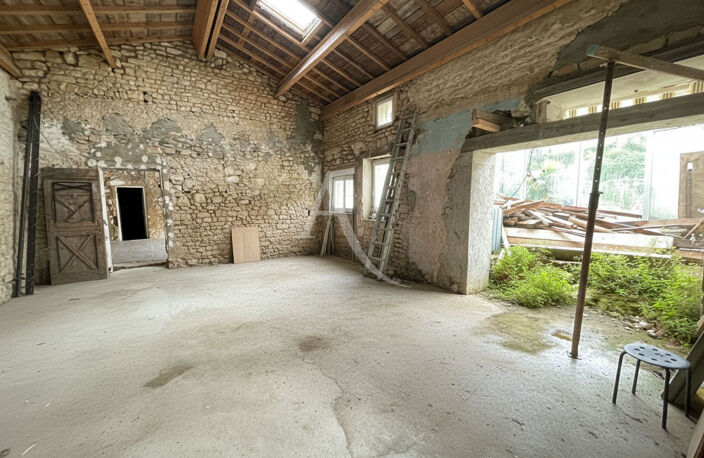 Rare à St Agnant:  Maison de 190 m² à réinventer sur un terrain de 1300 m² constructible : un potentiel exceptionnel ! — photo 2