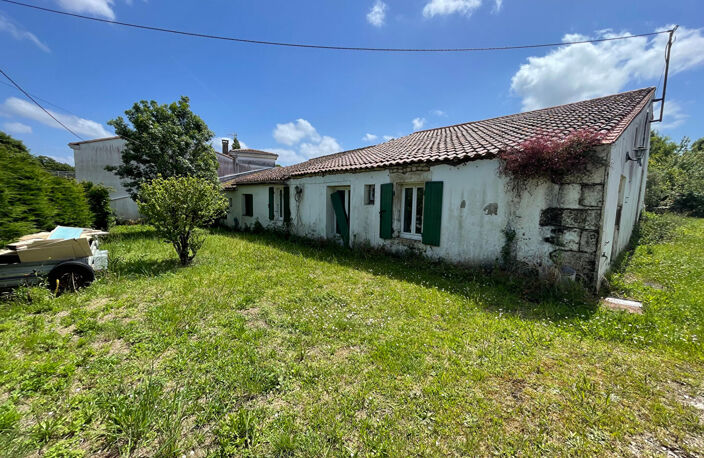 Rare à St Agnant:  Maison de 190 m² à réinventer sur un terrain de 1300 m² constructible : un potentiel exceptionnel ! — photo 3
