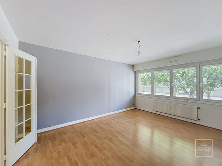 Lyon 7, Debourg, T3, Traversant Est/Ouest, 72m², Garage & cave — photo 1