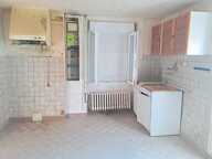 Maison à rénover avec beau potentiel — photo 3
