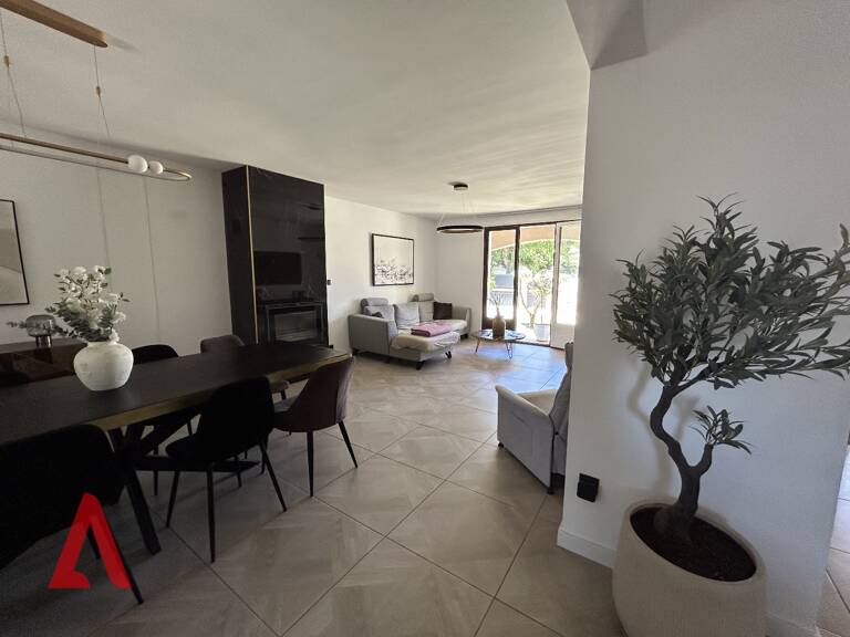 Maison de plain-pied de 120 m² avec piscine et prestations de qualité sur terrain de 730 m² — photo 1