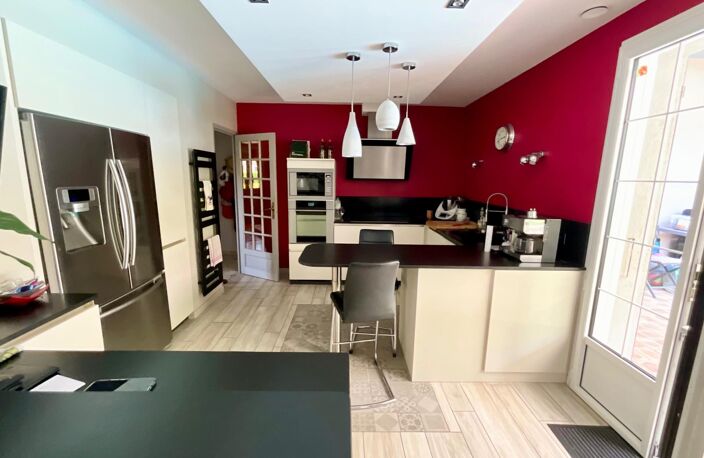 Maison avec piscine à Mehun sur Yèvre — photo 4