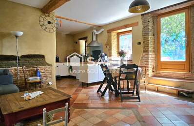 Maison de village avec extérieur — photo du bien