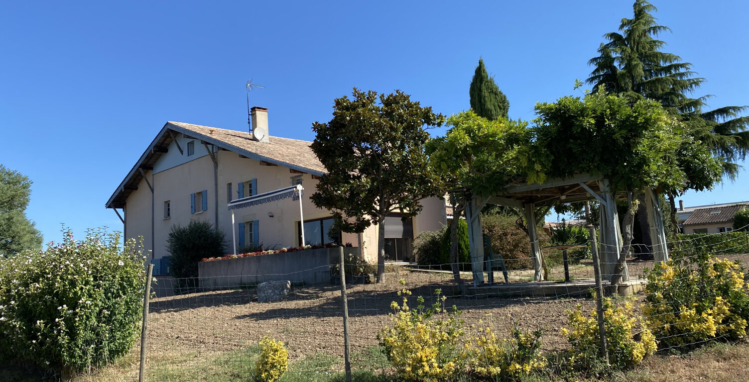 Propriété sur 2.2 hectares avec dépendances et étang. — photo 1
