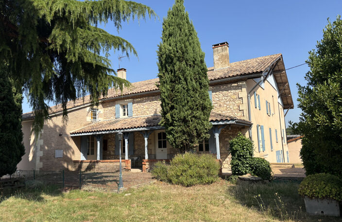 Propriété sur 2.2 hectares avec dépendances et étang. — photo 2