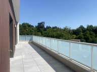 T4 de 110,62 m2 avec terrasse de 30 m2 au cœur d'un parc paysager — photo 2
