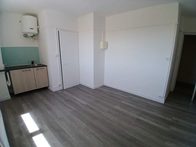 VENTE - STUDIO - 18 M2 - ALES — photo du bien