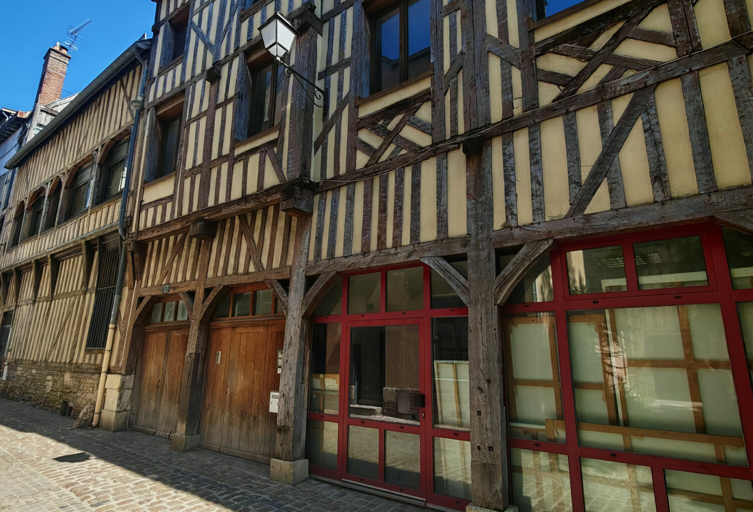 TROYES HYPERCENTRE   PLUS DE 720 M2 À VALORISER, ASCENSEUR, — photo 1