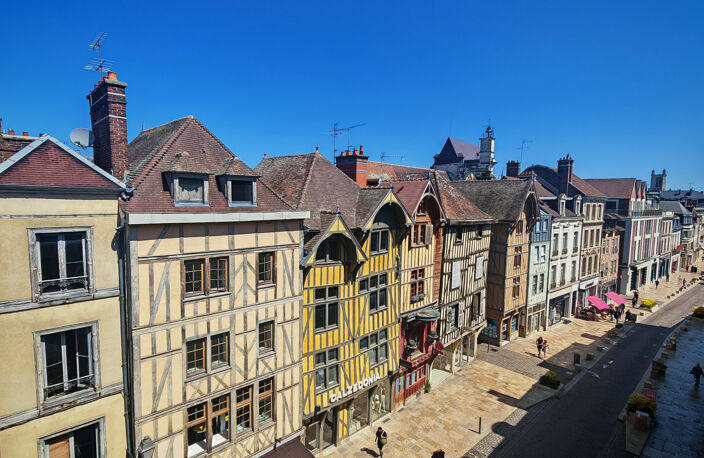 TROYES HYPERCENTRE   PLUS DE 720 M2 À VALORISER, ASCENSEUR, — photo 2