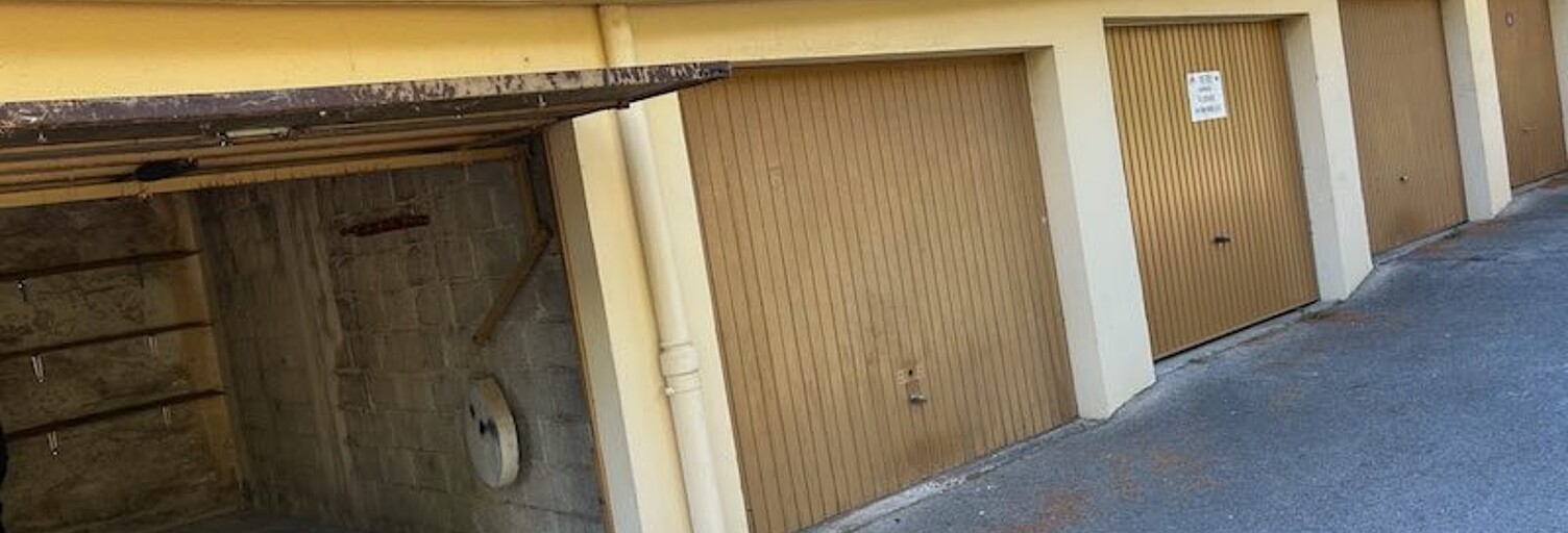Garage   m² à louer à Sanary-sur-Mer (83110)