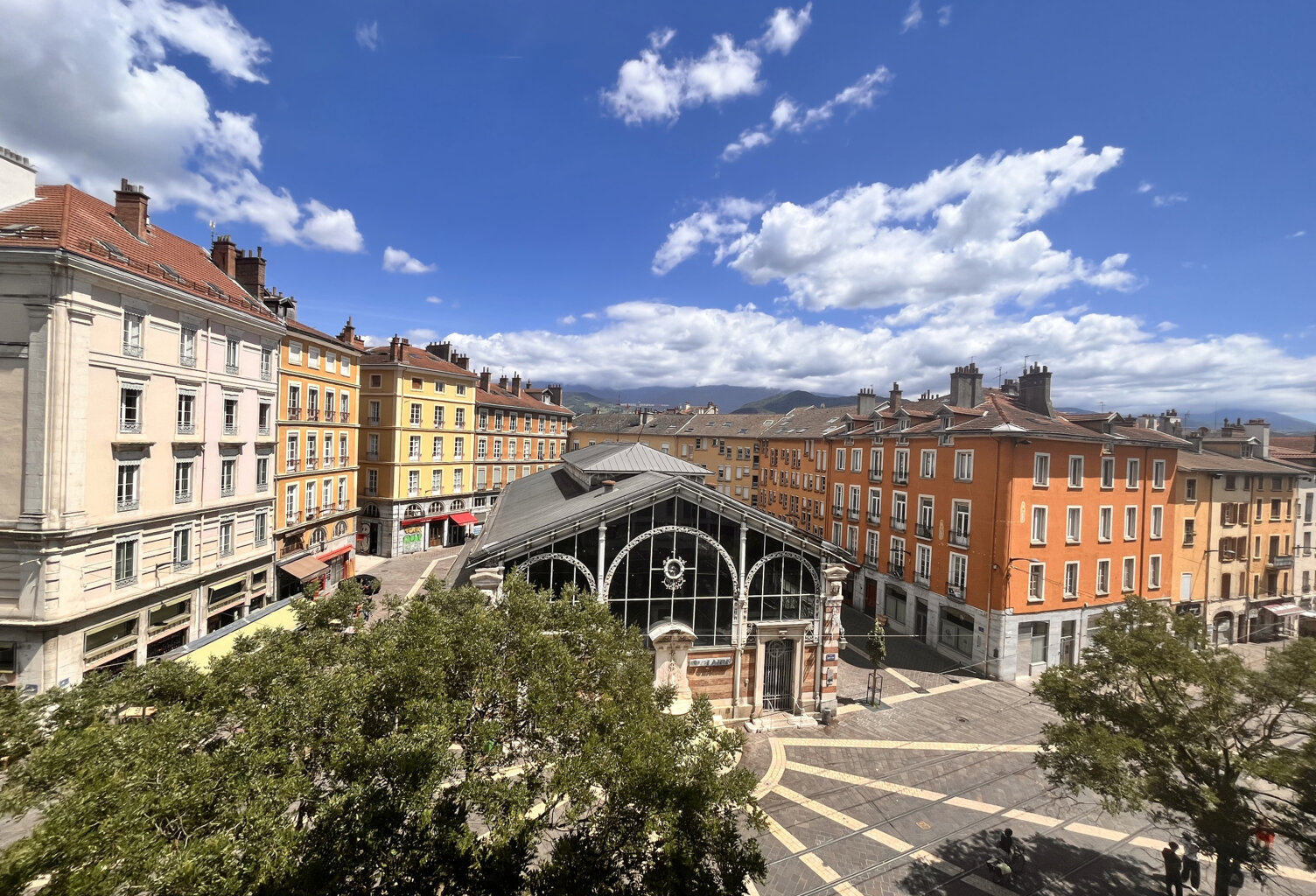 GRENOBLE - Spacieux appartement de 80 m2 en étage avec superbes vues — photo 1