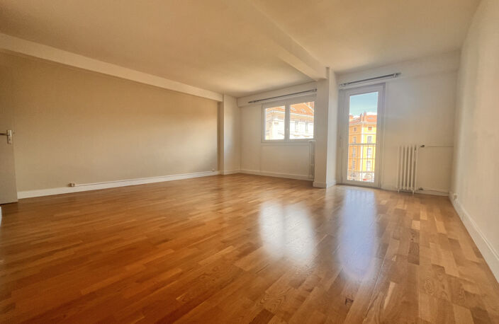 GRENOBLE - Spacieux appartement de 80 m2 en étage avec superbes vues — photo 2