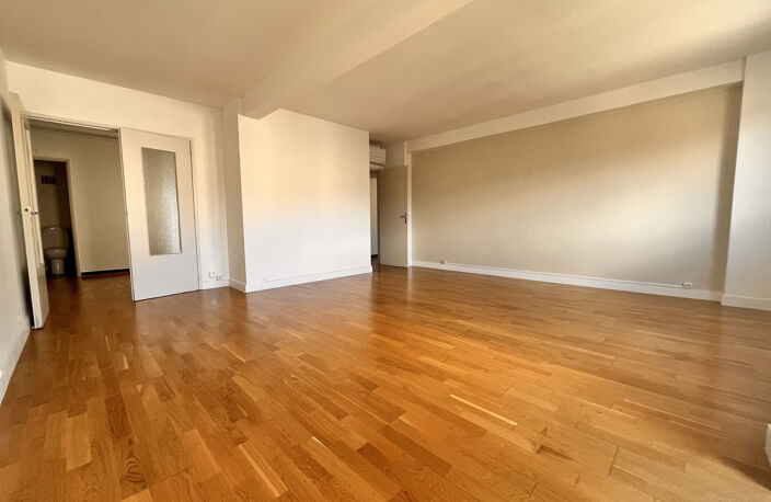 GRENOBLE - Spacieux appartement de 80 m2 en étage avec superbes vues — photo 3