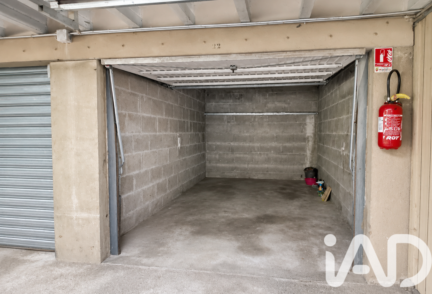Vente Garage 15 m&sup2; — photo 1