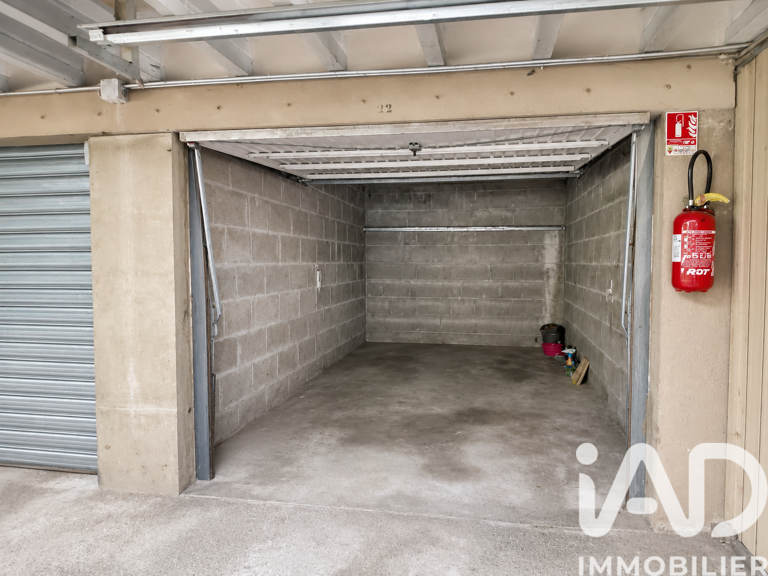 Vente Garage 15 m&sup2; — photo 1