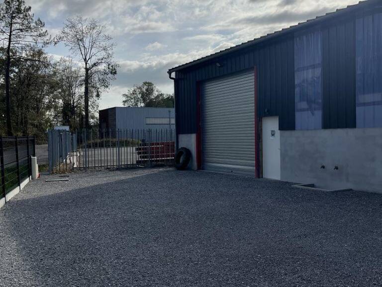 Location Hangar 80 m&sup2; — photo 1
