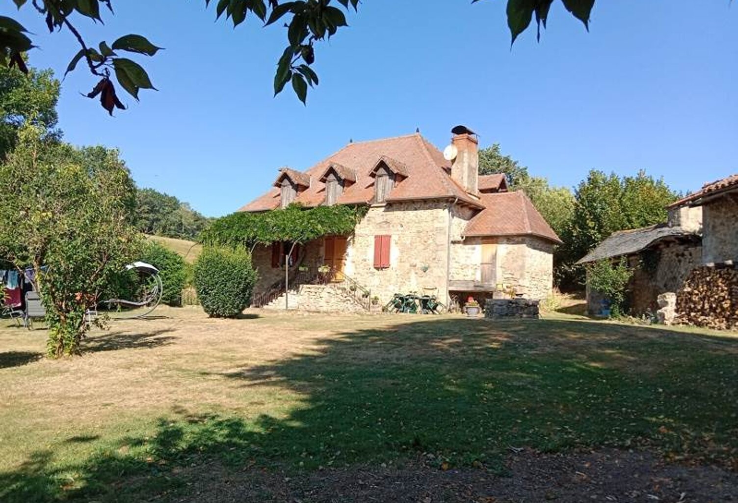 Maison en pierre de 6 pièces principales — photo 1