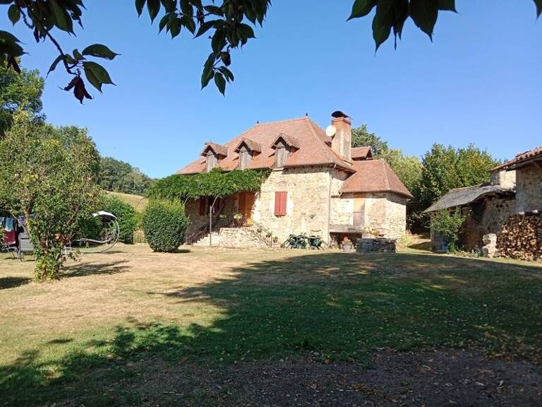 Maison en pierre de 6 pièces principales — photo 1