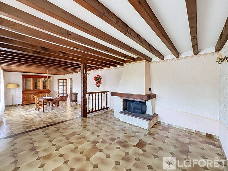 MAISON DE CARACTÈRE AVEC DÉPENDANCE ET FORT POTENTIEL -FOUR (38080) — photo 1