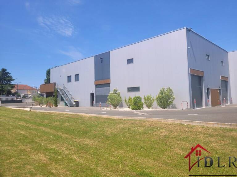 COUBERT - BATIMENT COMMERCIAL + APPARTEMENT — photo 1