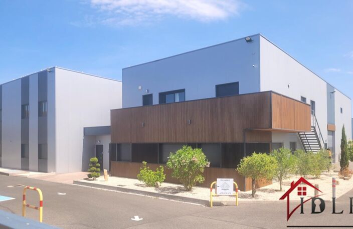 COUBERT - BATIMENT COMMERCIAL + APPARTEMENT — photo 2