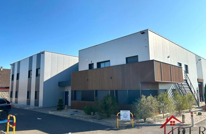 COUBERT - BATIMENT COMMERCIAL + APPARTEMENT — photo 4