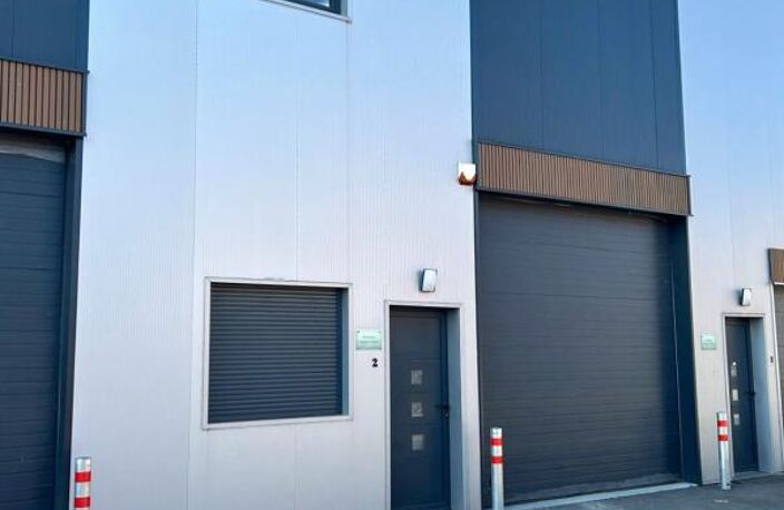 COUBERT - BATIMENT COMMERCIAL + APPARTEMENT — photo 5