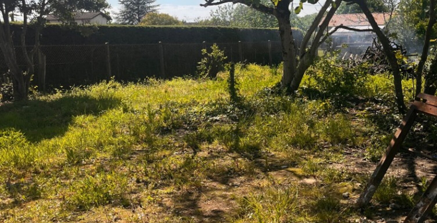 Terrain à bâtir à La Sauve (33670) — photo 1