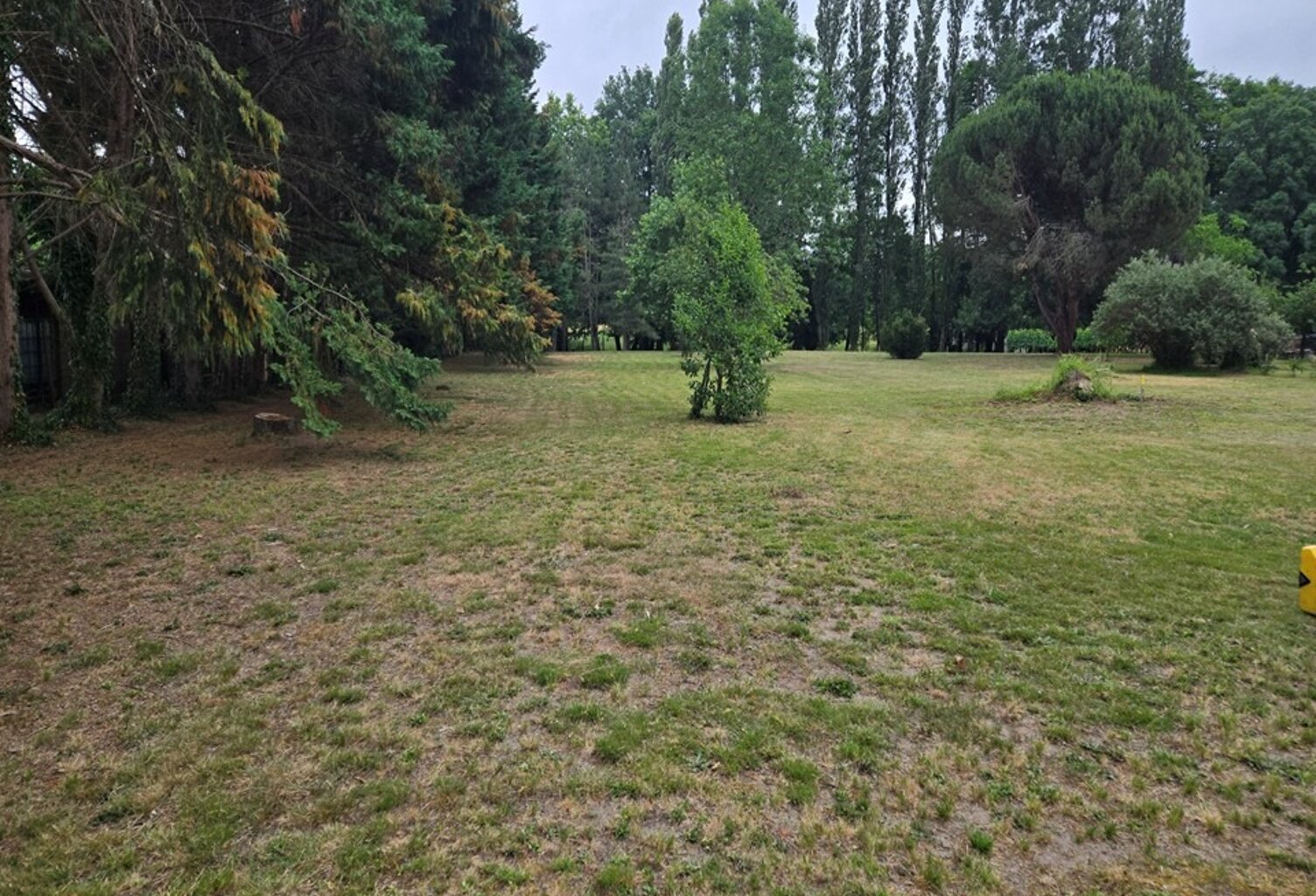 Terrain à bâtir à Périssac (33240) — photo 1