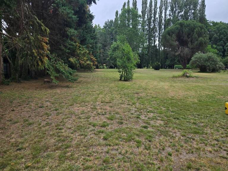 Terrain à bâtir à Périssac (33240) — photo 1
