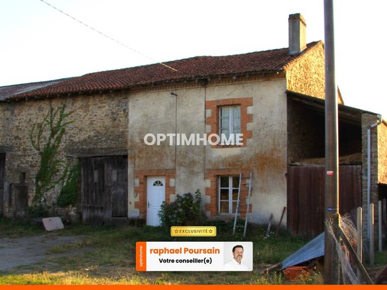 Maison en pierre à rénover-grange attenante-jardin — photo 1