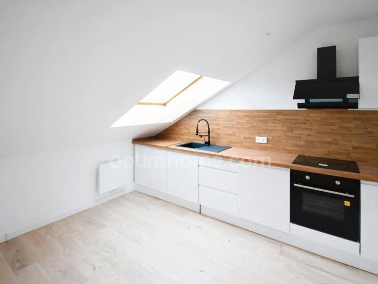 APPARTEMENT AU DEUXIEME ET DERNIER ETAGE - 2 CHAMBRES - PLACE PARKING - CAVE - REFAIT A NEUF — photo 1