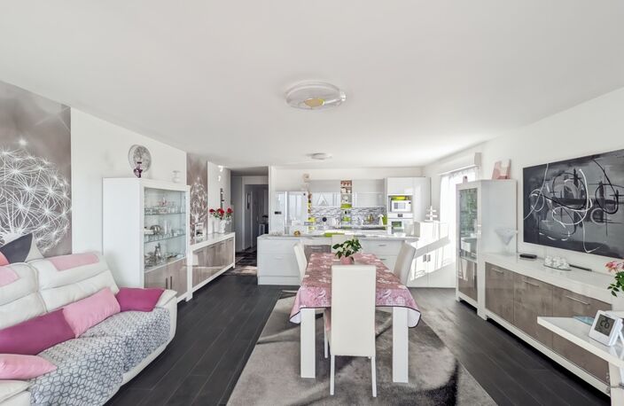 À vendre appartement 4 pièces EVIAN LES BAINS (74) - Magnifique T4 récent avec vue panoramique sur le lac Léman — photo 2