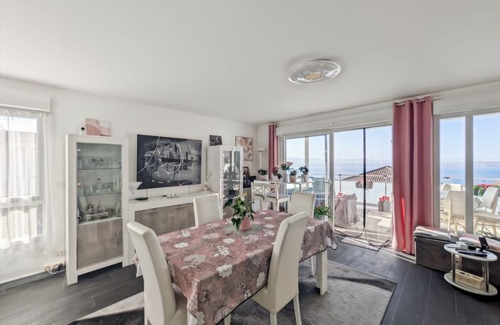 À vendre appartement 4 pièces EVIAN LES BAINS (74) - Magnifique T4 récent avec vue panoramique sur le lac Léman — photo 4