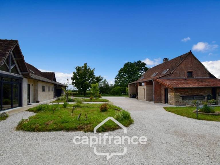 Propriété avec gîtes et chambres d’hôtes dans dépendances séparées et Maison bressane rénovée de 140 m² – Terrain 4374 m² –LOUHANS (71500) — photo 1