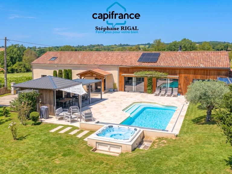 Propriete à vendre 7 pièces VILLENEUVE SUR LOT (47) de 229m2 habitables sur un terrain clos de 5965m2 — photo 1