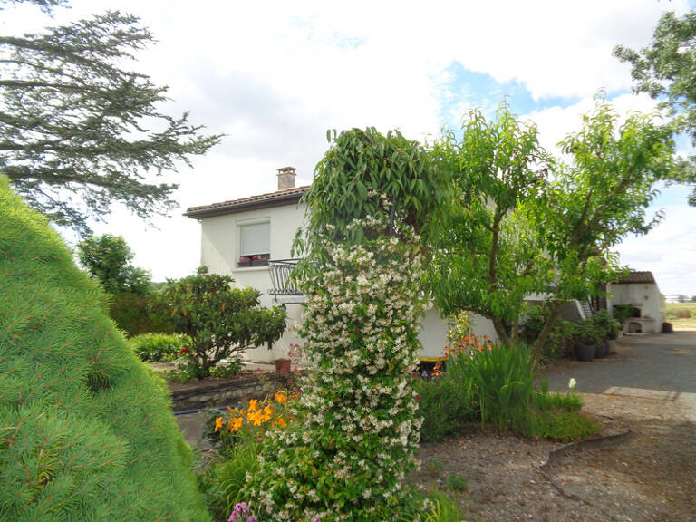 Maison à vendre 5 pièces PONS (17)Maison de 130m2 sur sous sol intégral avec grand terrain — photo 1