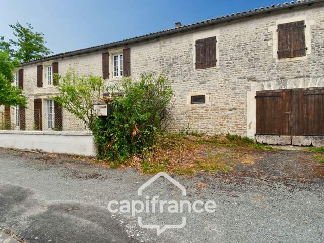 Maison en pierre à vendre 6 pièces SAINT PARDOULT (17) avec garage et atelier — photo du bien