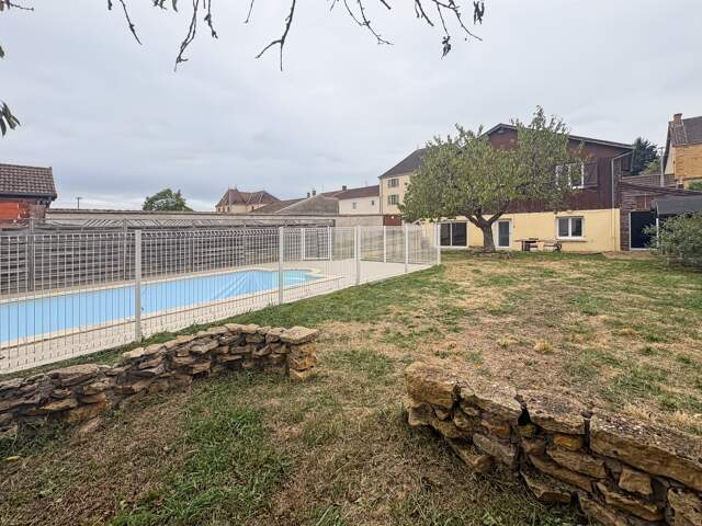 MAISON FAMILIALE DE 143M2, PISCINE, HANGAR DE 300M2 ET TERRAIN CLOS DE 1136M2 — photo du bien