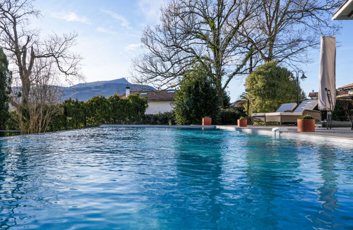 ASCAIN  Superbe maison familiale rénovée avec vue montagne — photo 2