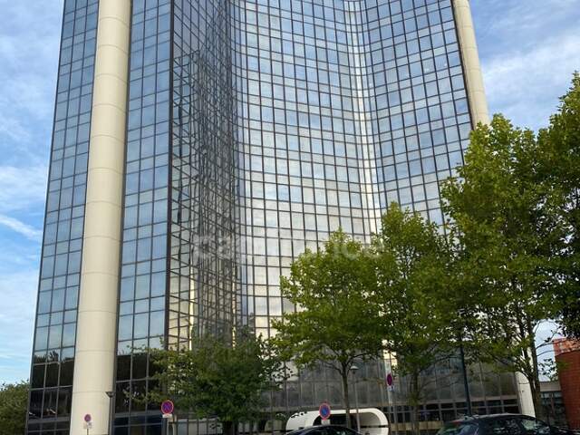 Local/bureau à vendre TOURCOING (59) BUREAU 315 m2 au 6éme étage de la Tour Mercure — photo du bien