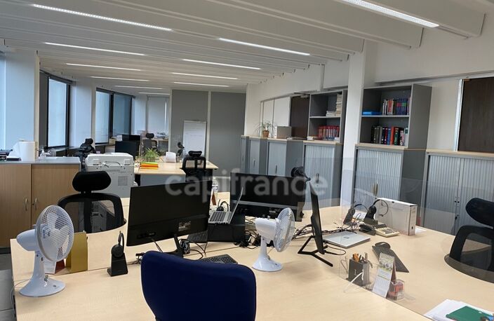 Local/bureau à vendre TOURCOING (59) BUREAU 315 m2 au 6éme étage de la Tour Mercure — photo 3