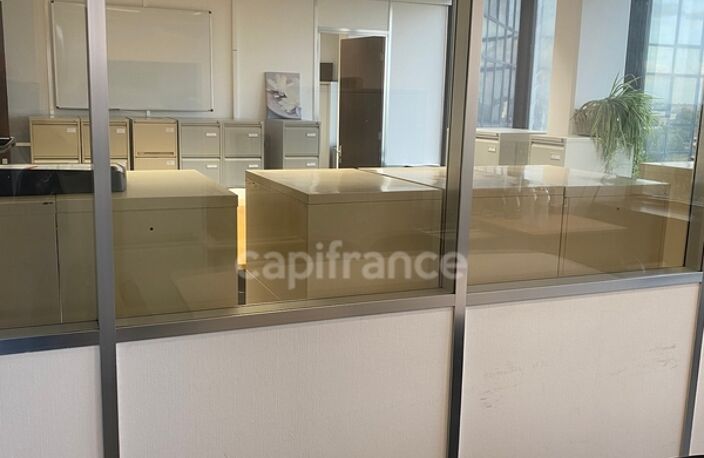 Local/bureau à vendre TOURCOING (59) BUREAU 315 m2 au 6éme étage de la Tour Mercure — photo 5
