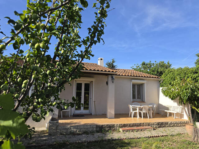 Grande parcelle en centre village — photo du bien